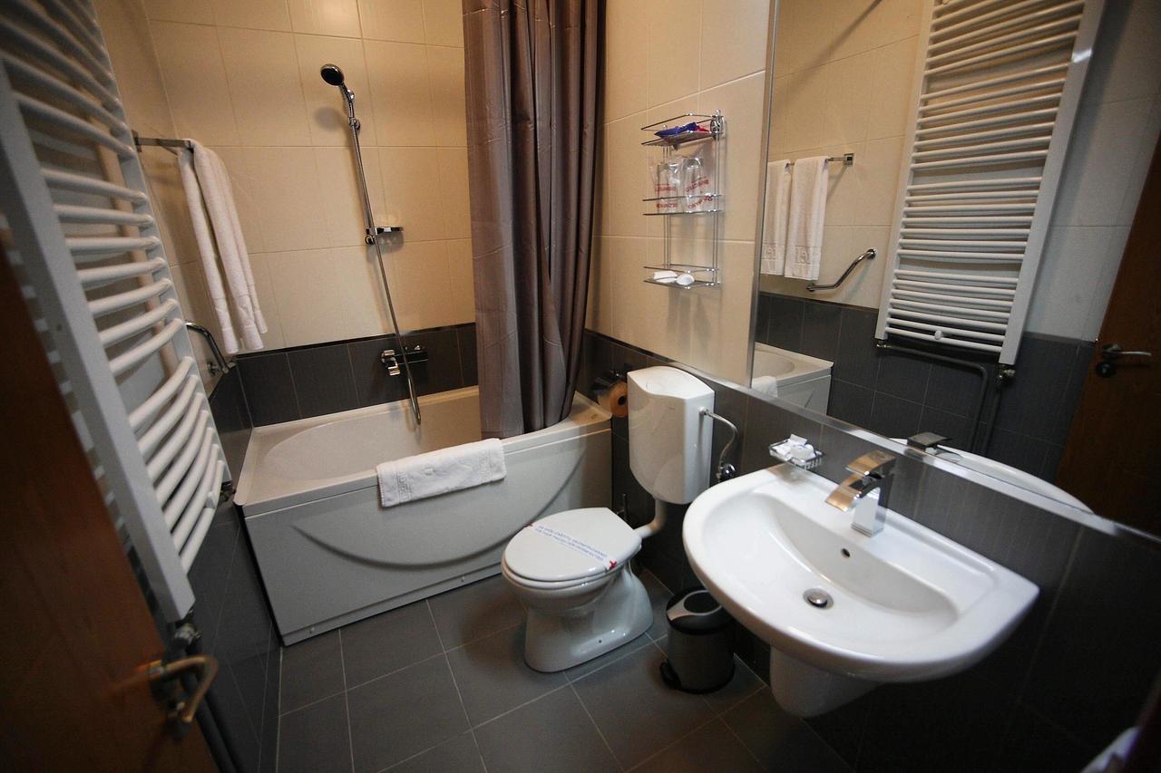 Golden Inn Hotel Majdanpek Екстер'єр фото